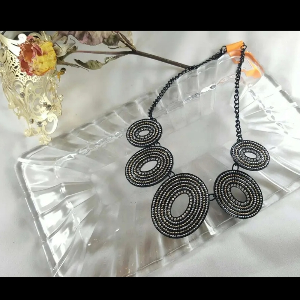 Elegant Black Necklace W/ Rhinestone & Gold/ Silve
